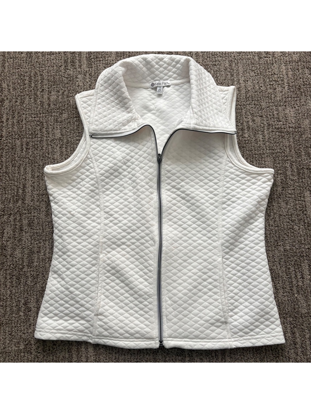 Kate Park women’s quilted white vest size Small